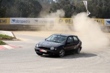 Conduzir um Carro de Rally 3 voltas + 2 voltas em co-piloto