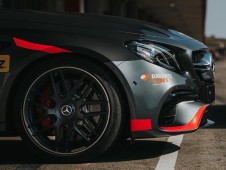 Conduzir um Mercedes AMG CLA45 2 voltas + 1 volta em co-piloto